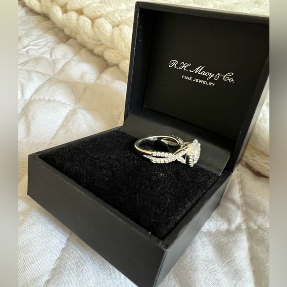 Diamond Ring - Picture 3 of 4